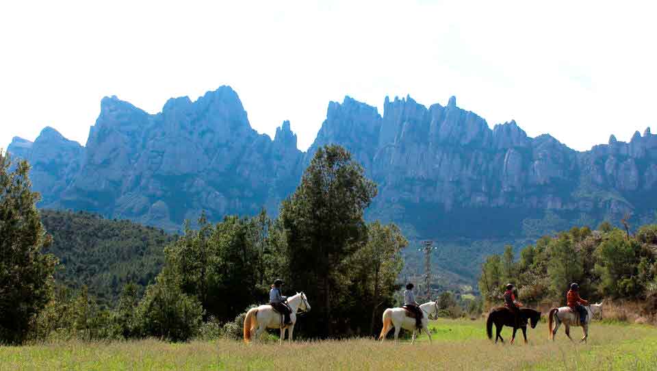 Tour a Montserrat y paseo a caballo